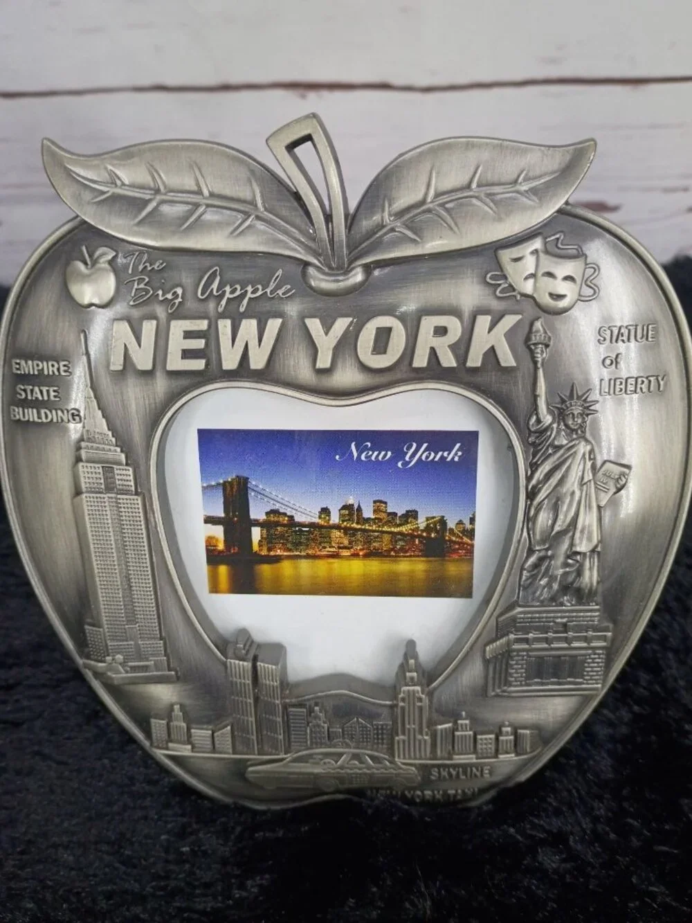 New York Big Apple Metal Photo Frame With Skyline & Statue Of Liberty Design Tab